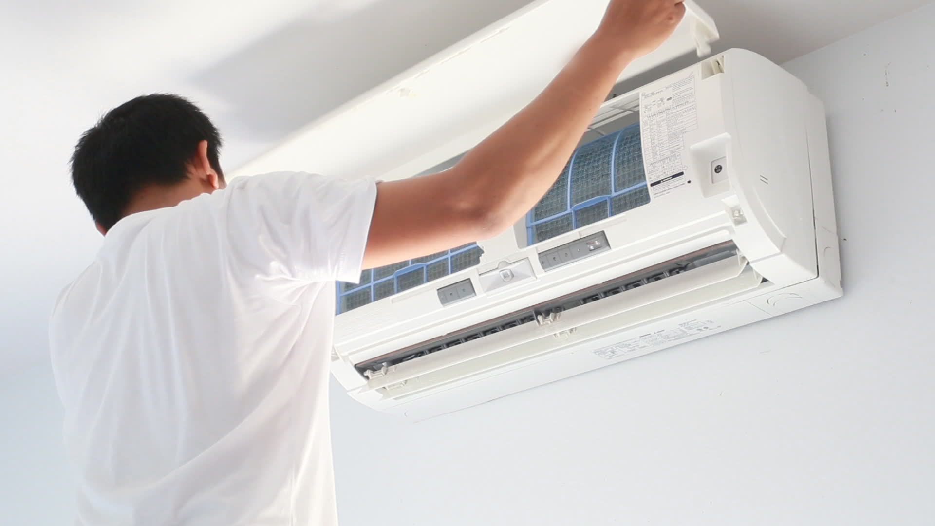 Save Money with Efficient Air Conditioner Repairs and DIY Fixes