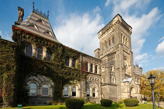Navigating the Best MIM Colleges Across Canada