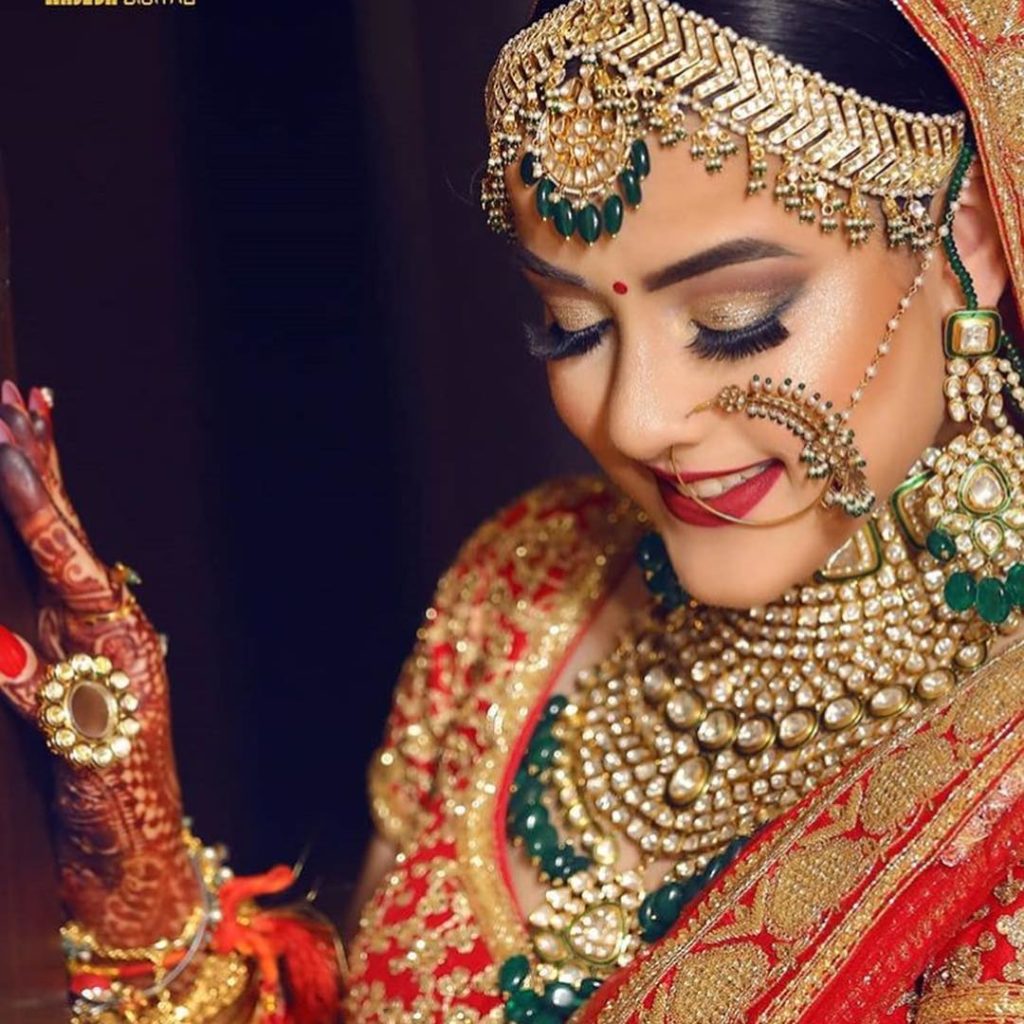 Tips for Choosing the Right Bridal Makeup Service at Home