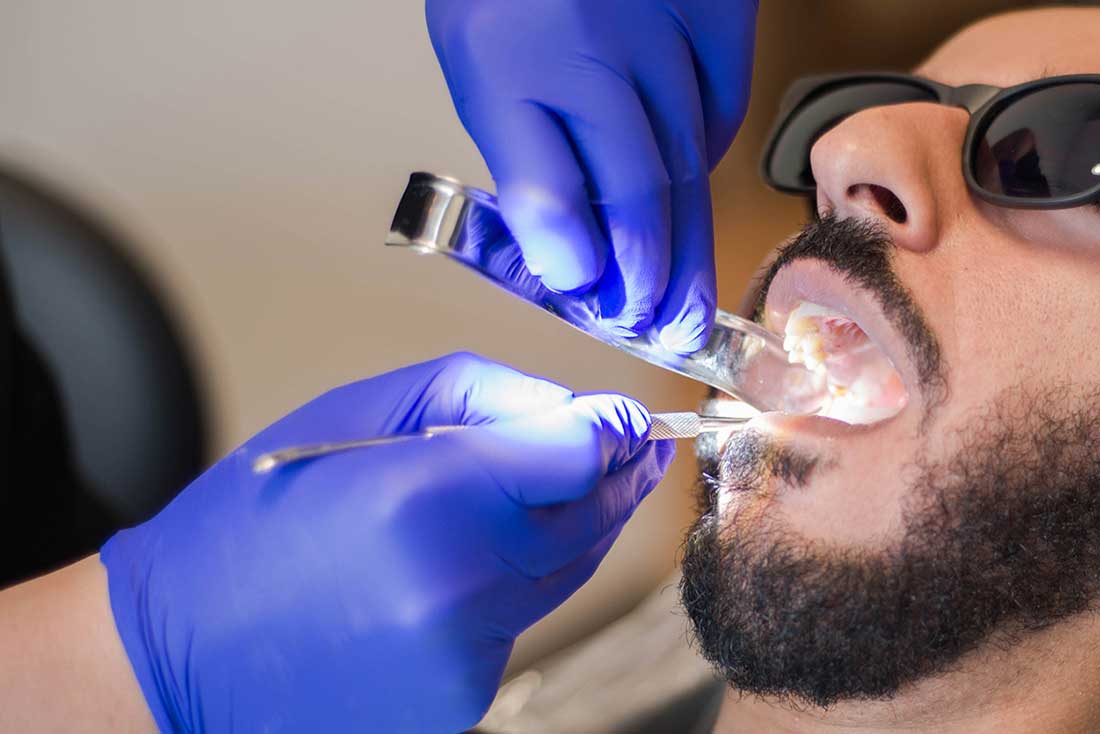 What Makes A Dentist’s Office Near Me Ideal For 24-Hour Emergency Care?